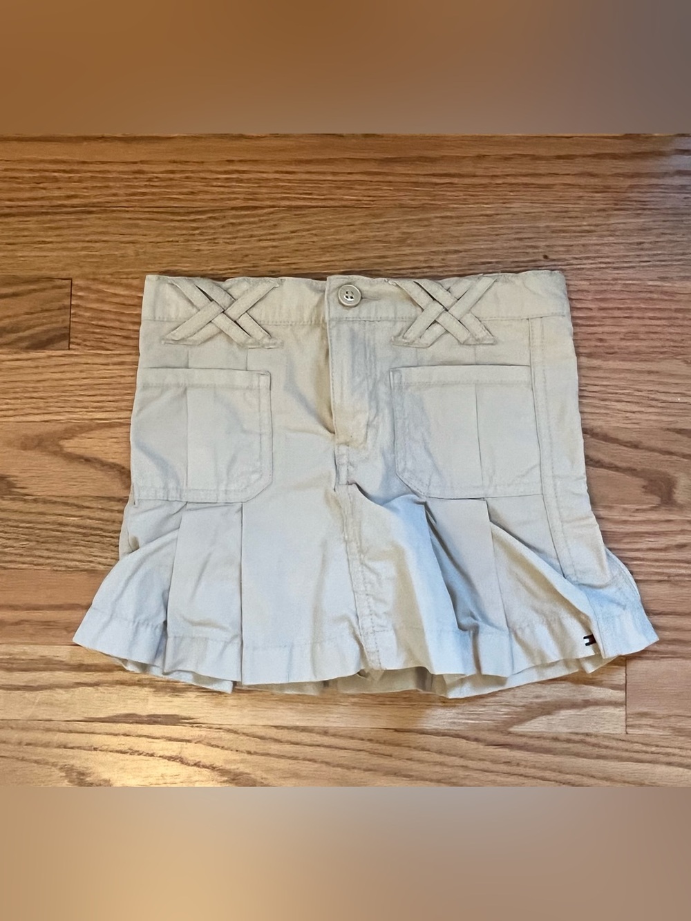 Tommy Hilfiger Pleated Cream Skirt with Front Pockets Sz 5